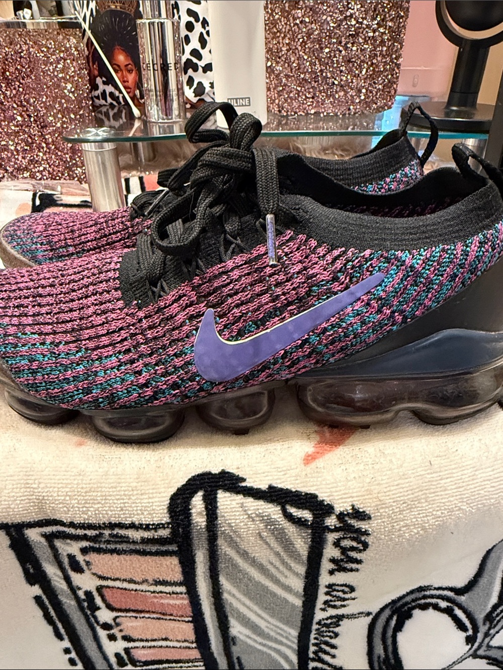 EUC women’s 8 1/2 nike vapor max pink  blue and black wt purple Nike swoosh.